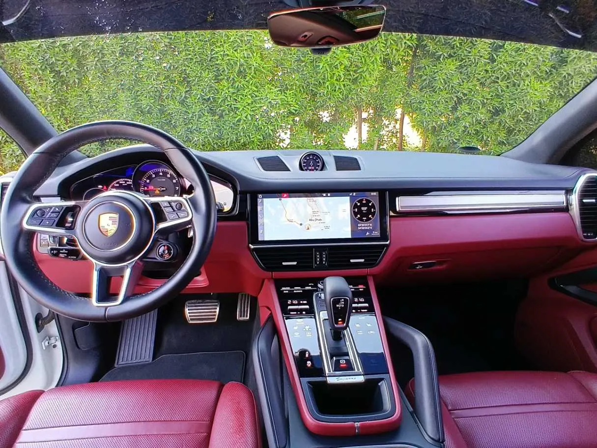 Car image 16
