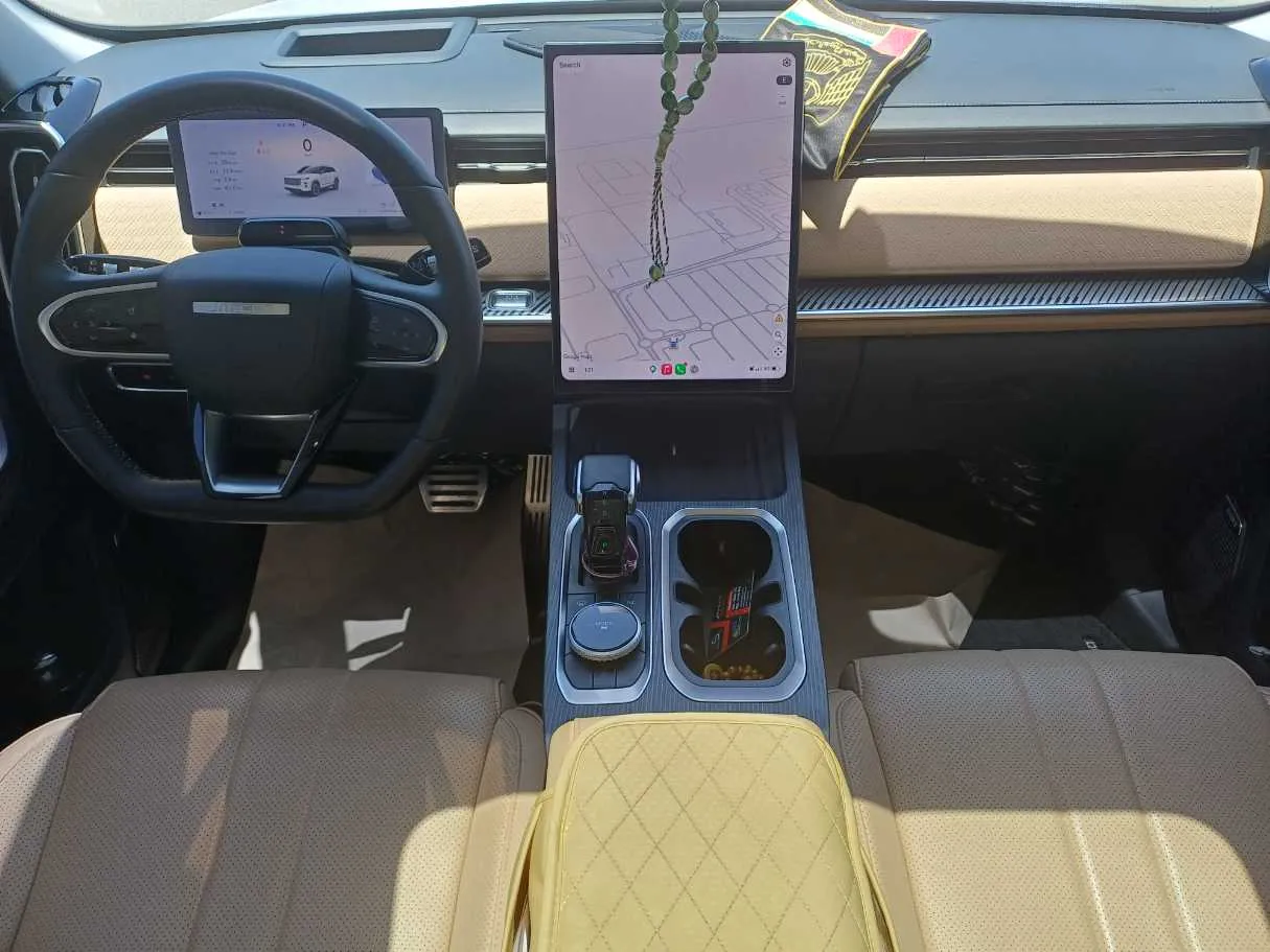 Car image 15
