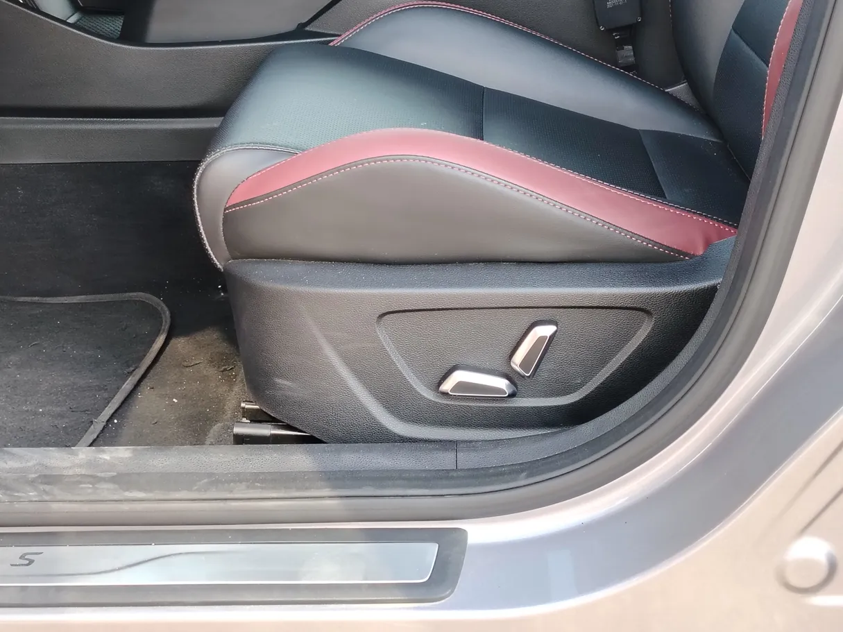 Car image 33