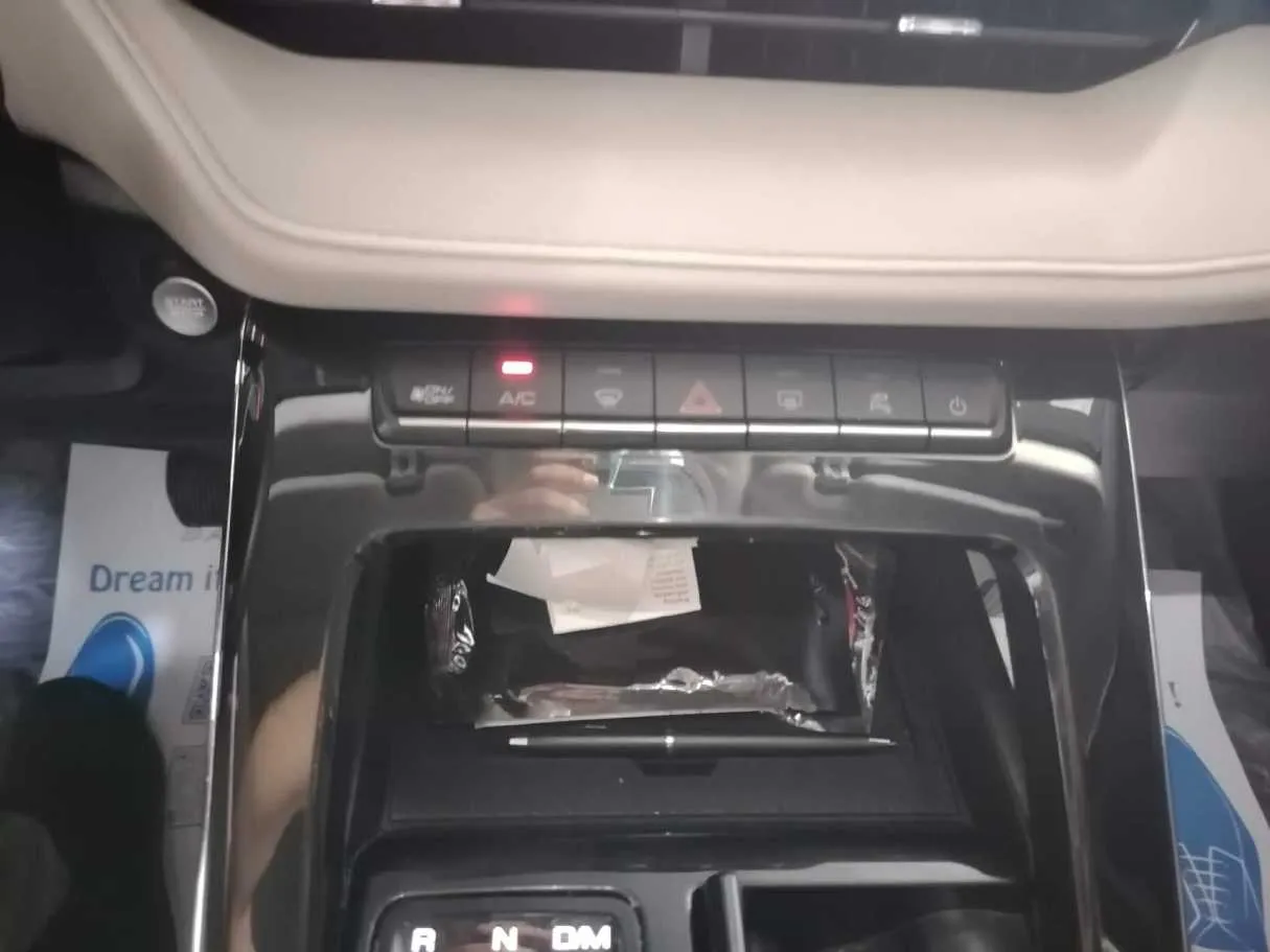 Car image 27