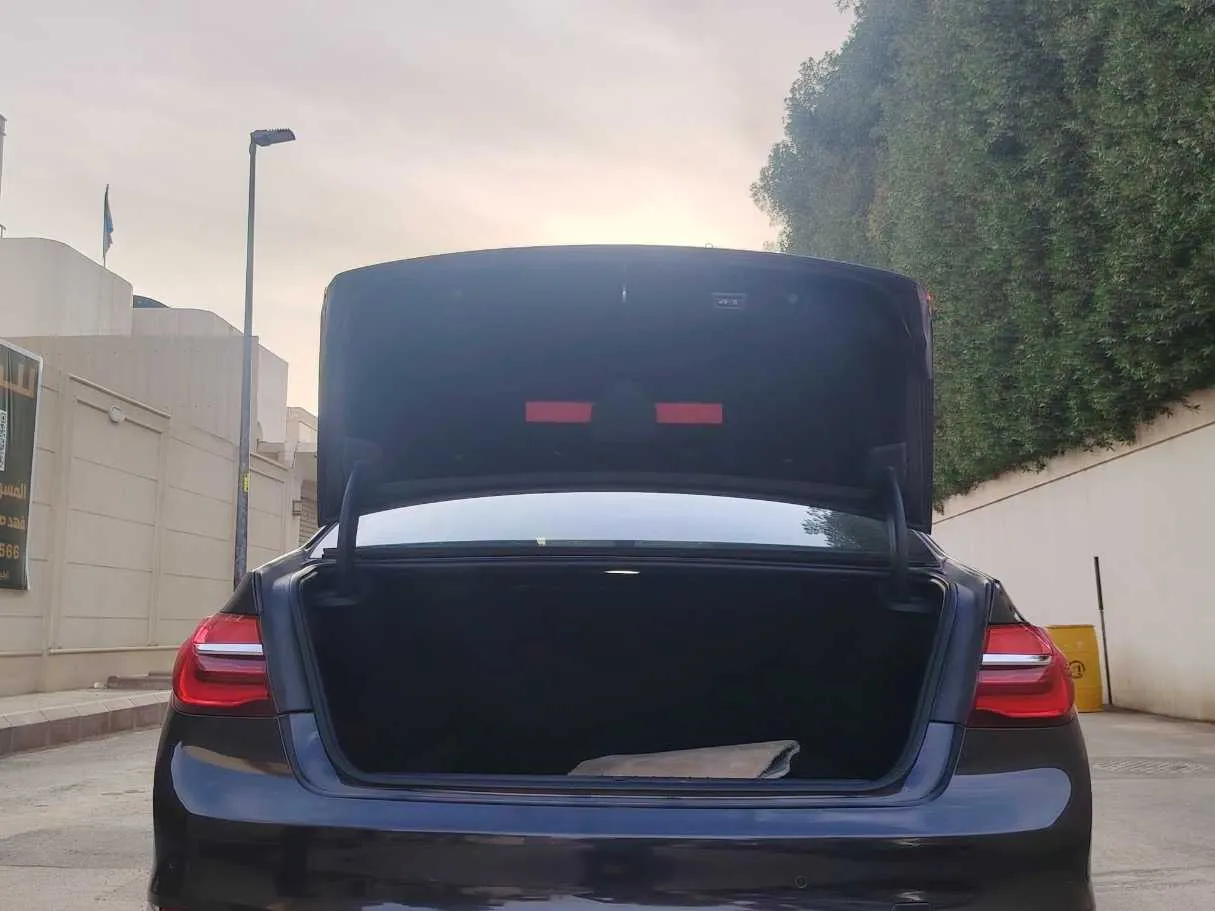 Car image 26