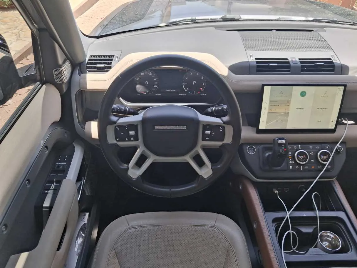 Car image 14