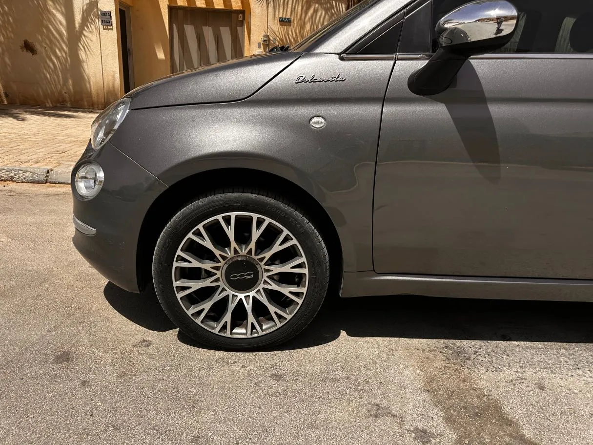 Car image 9