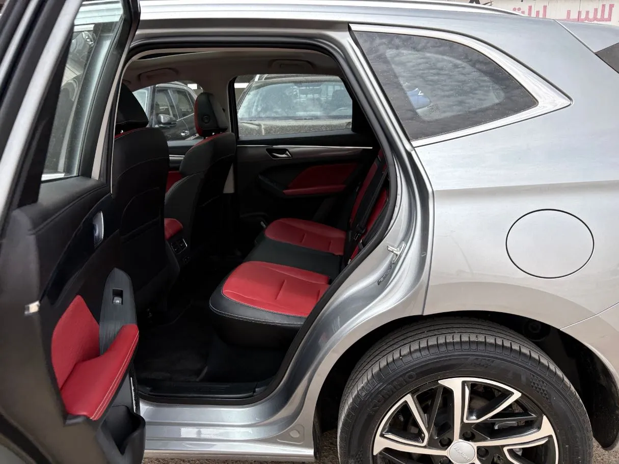 Car image 16