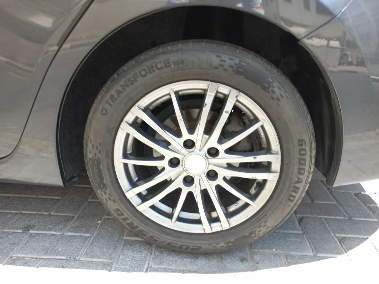 Car image 12