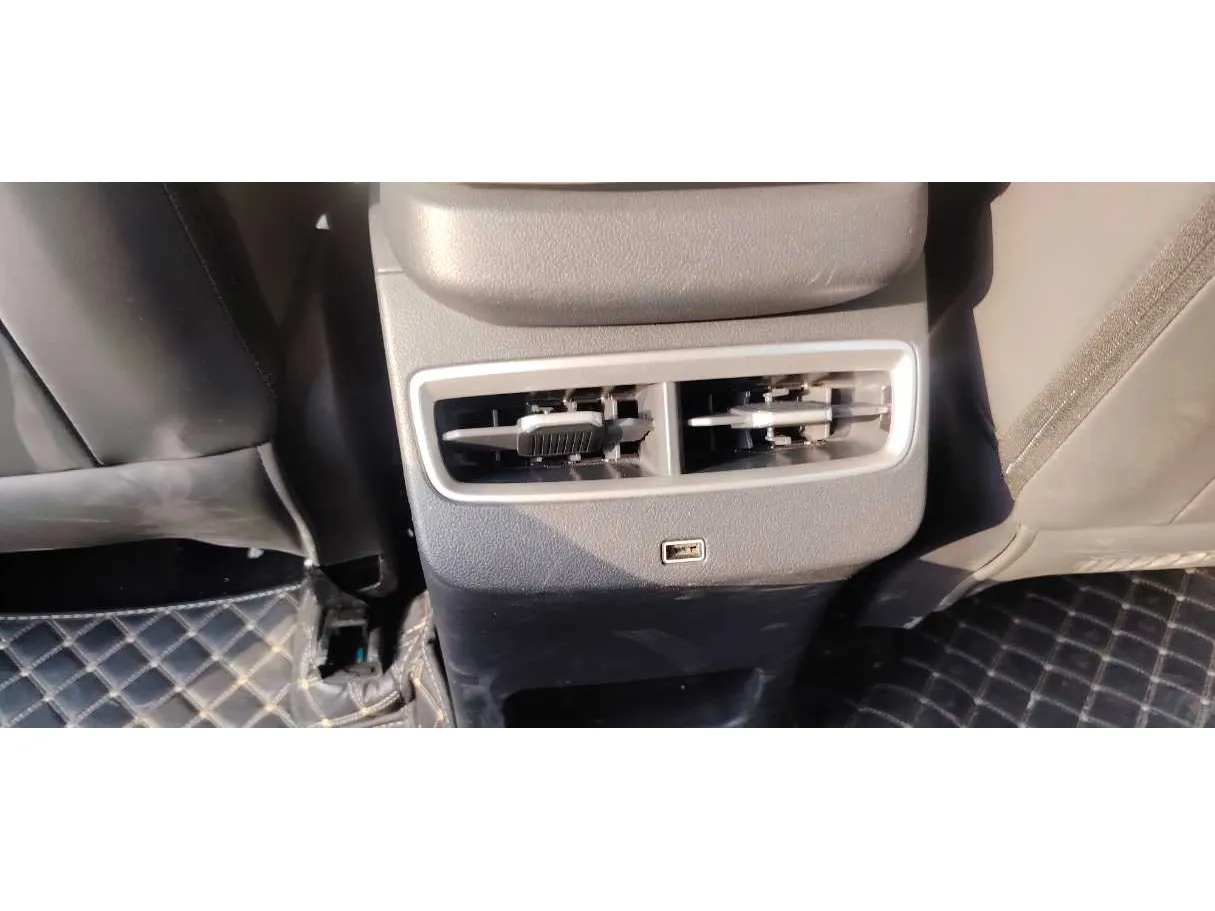Car image 25