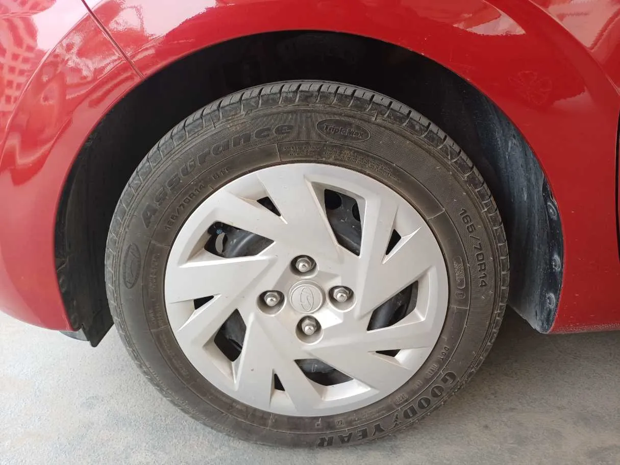 Car image 10