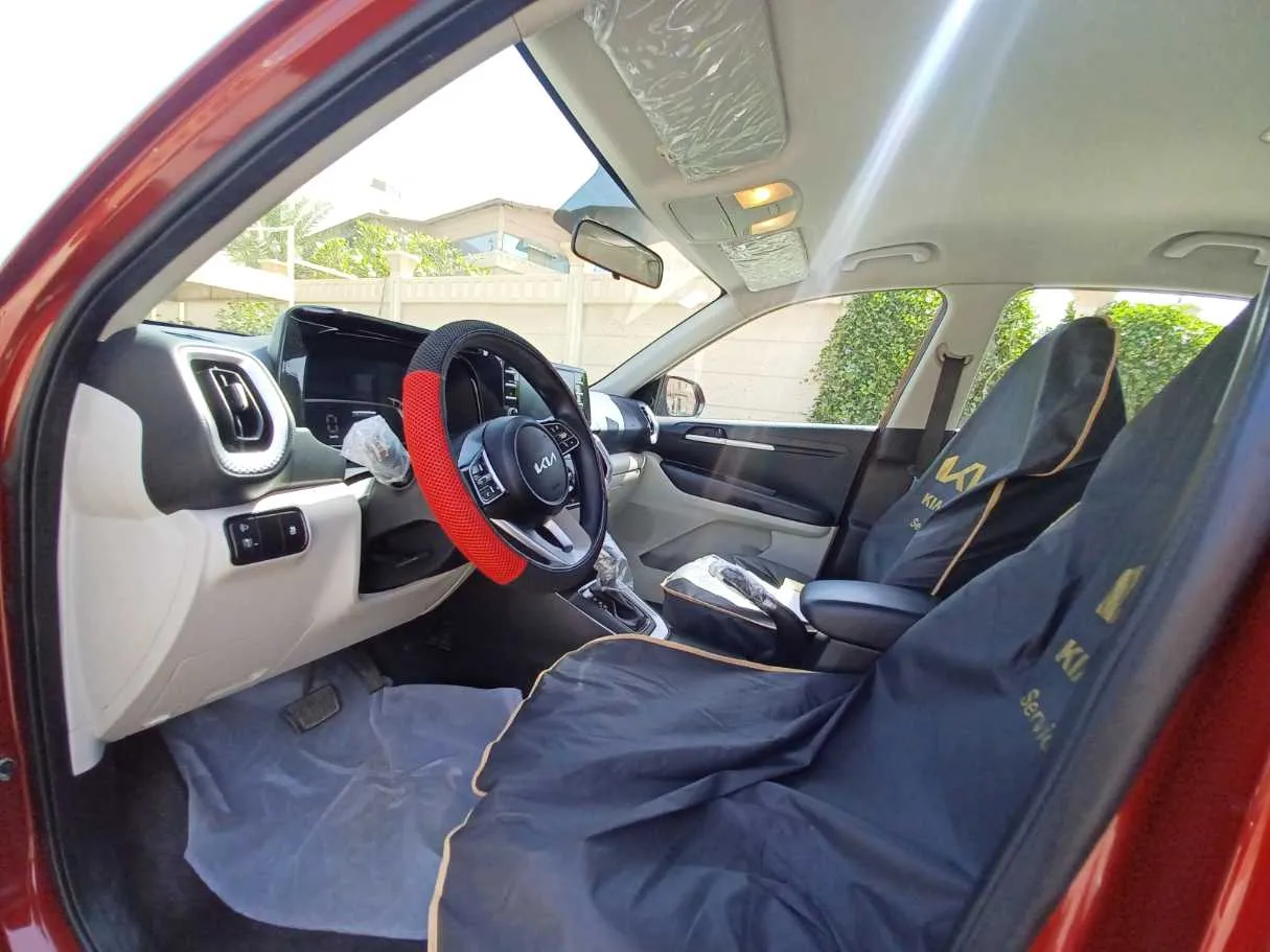 Car image 11