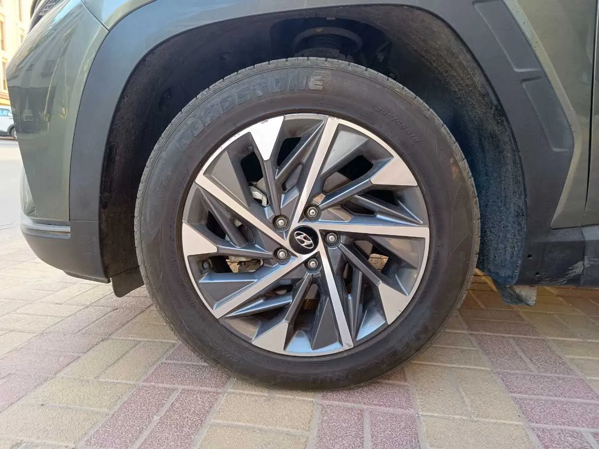 Car image 10