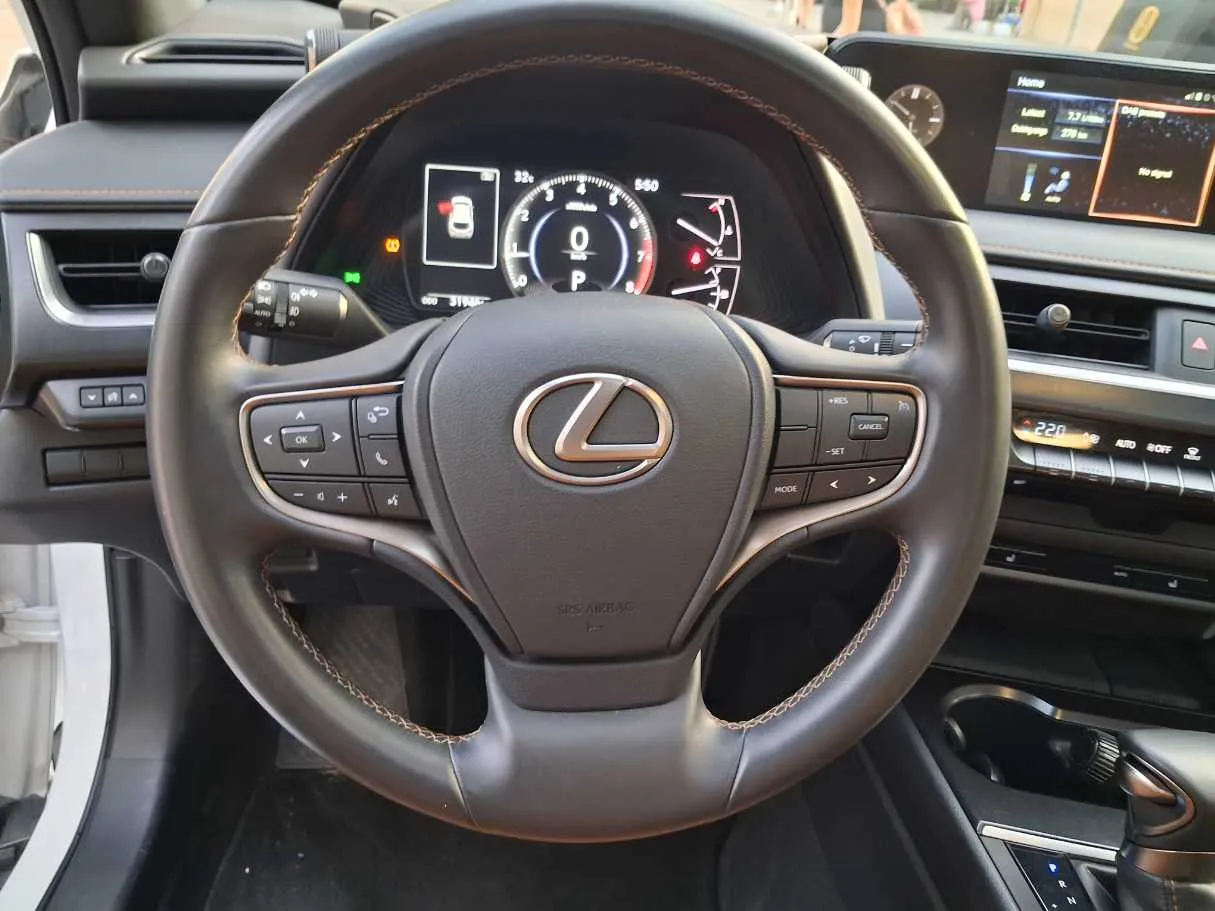 Car image 19