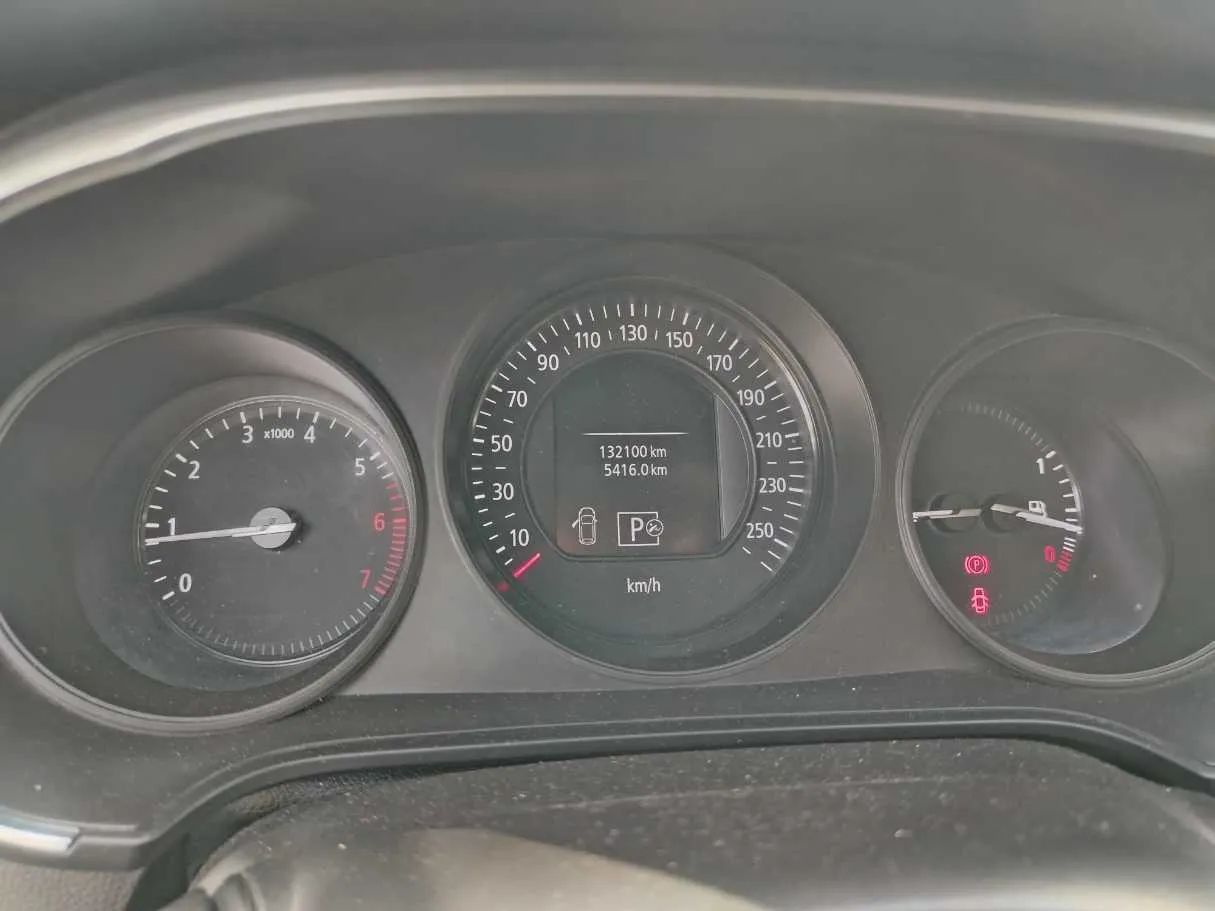 Car image 24