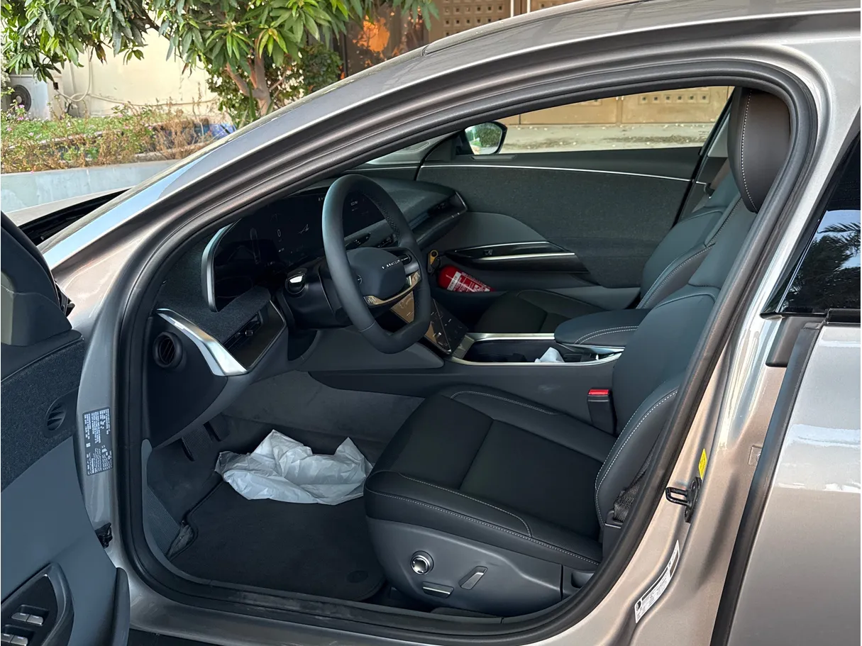 Car image 10