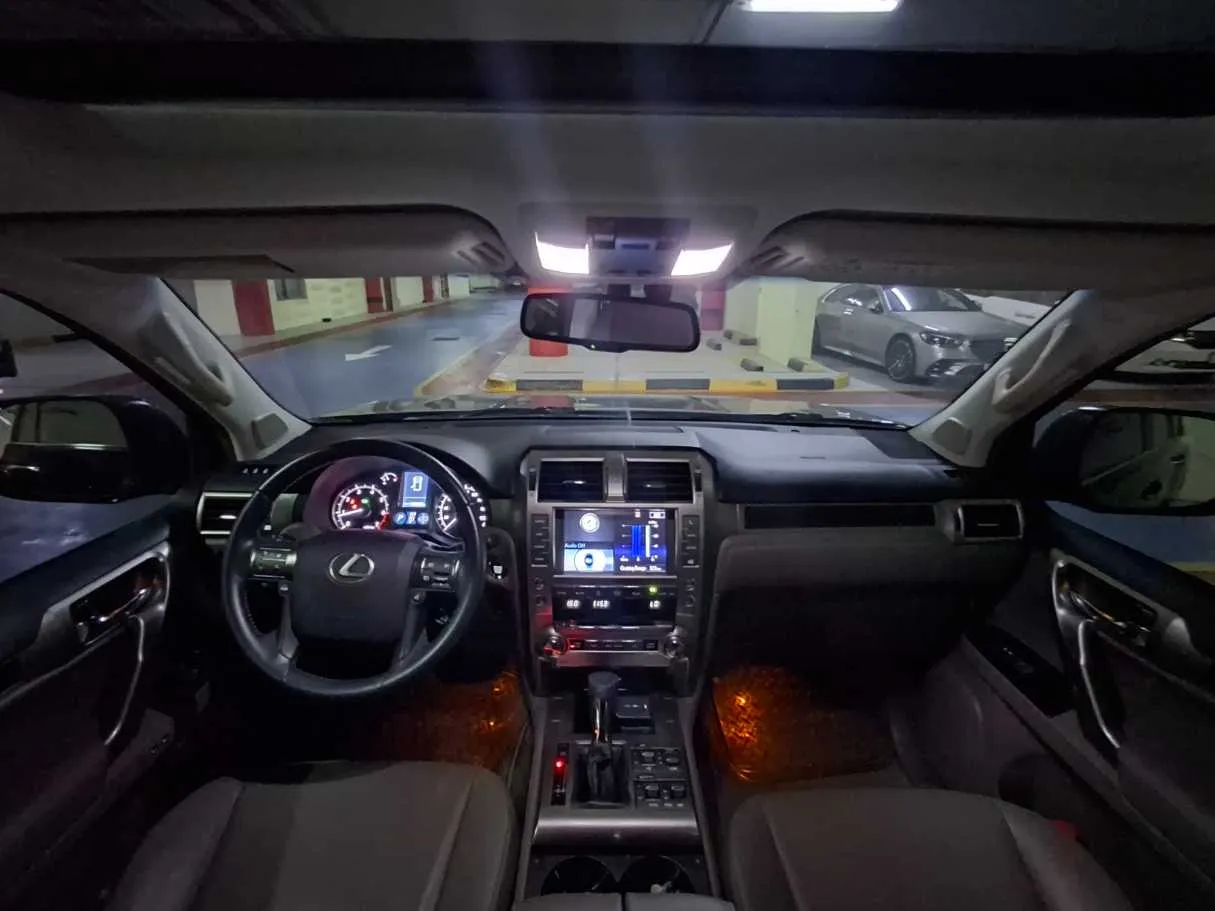 Car image 17