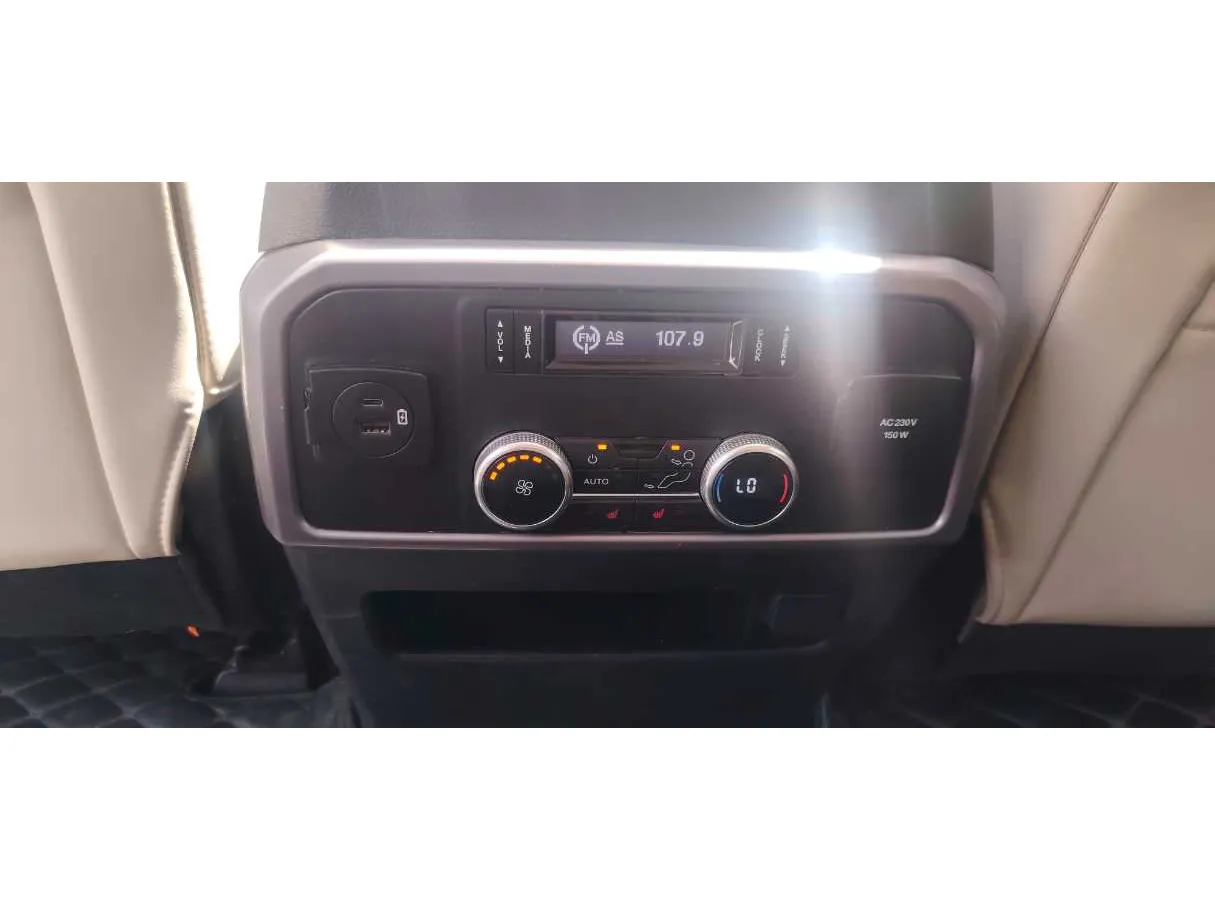 Car image 27