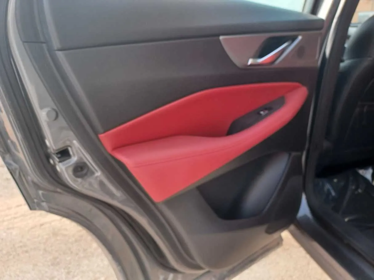 Car image 13