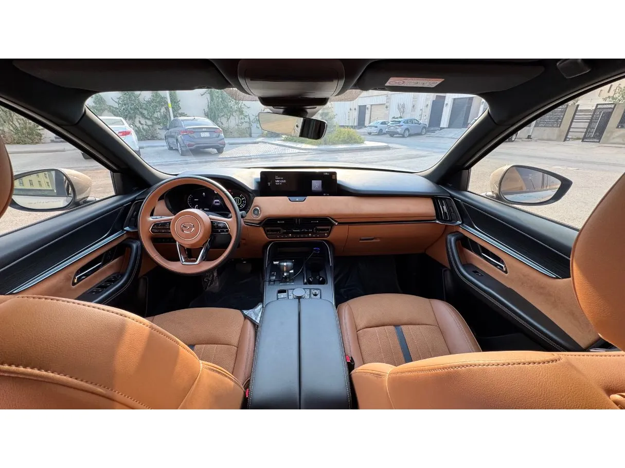 Car image 16