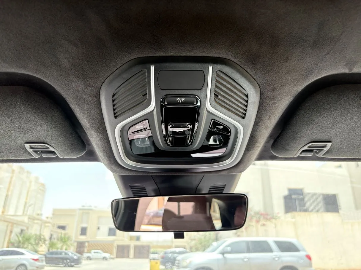 Car image 30