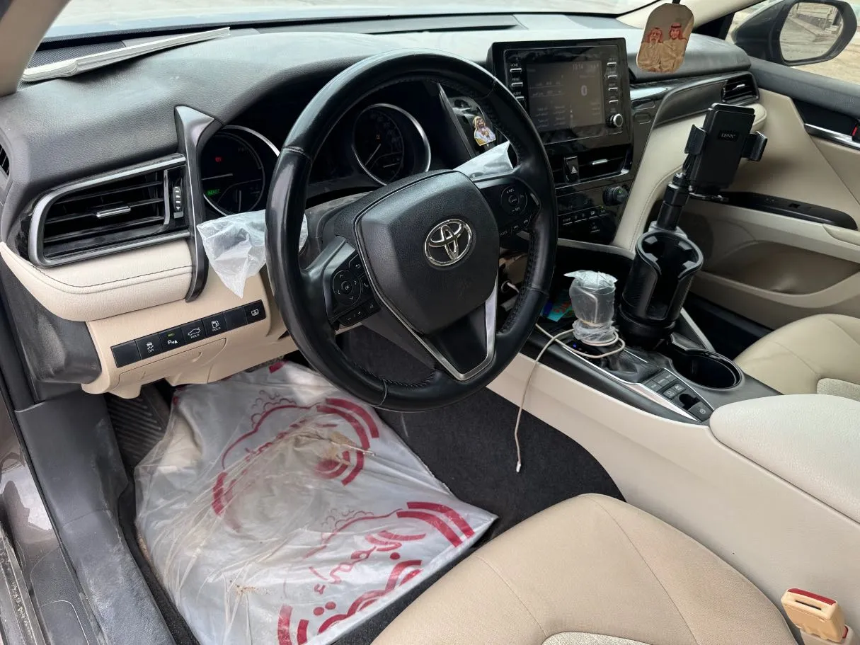 Car image 13