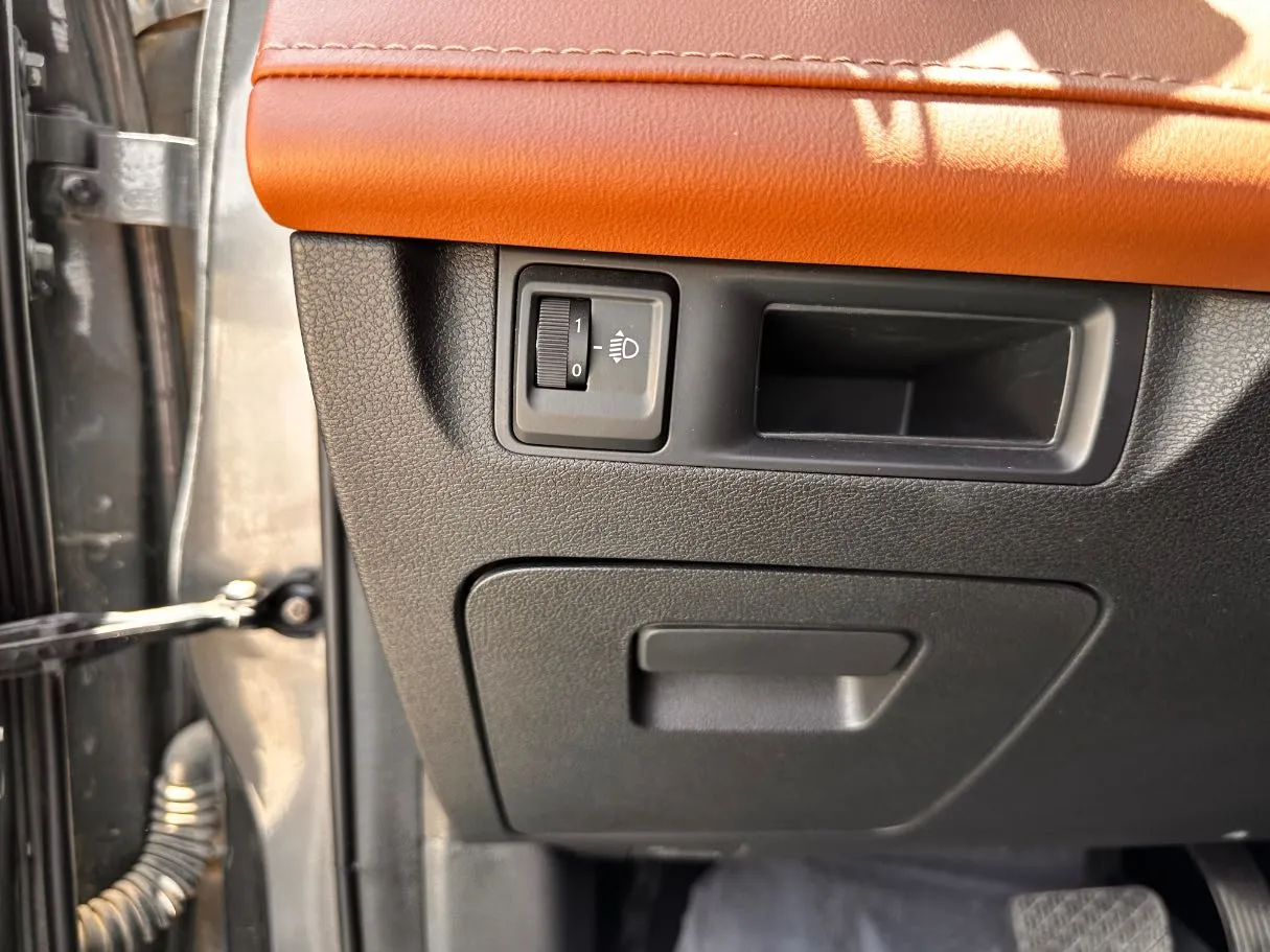 Car image 28