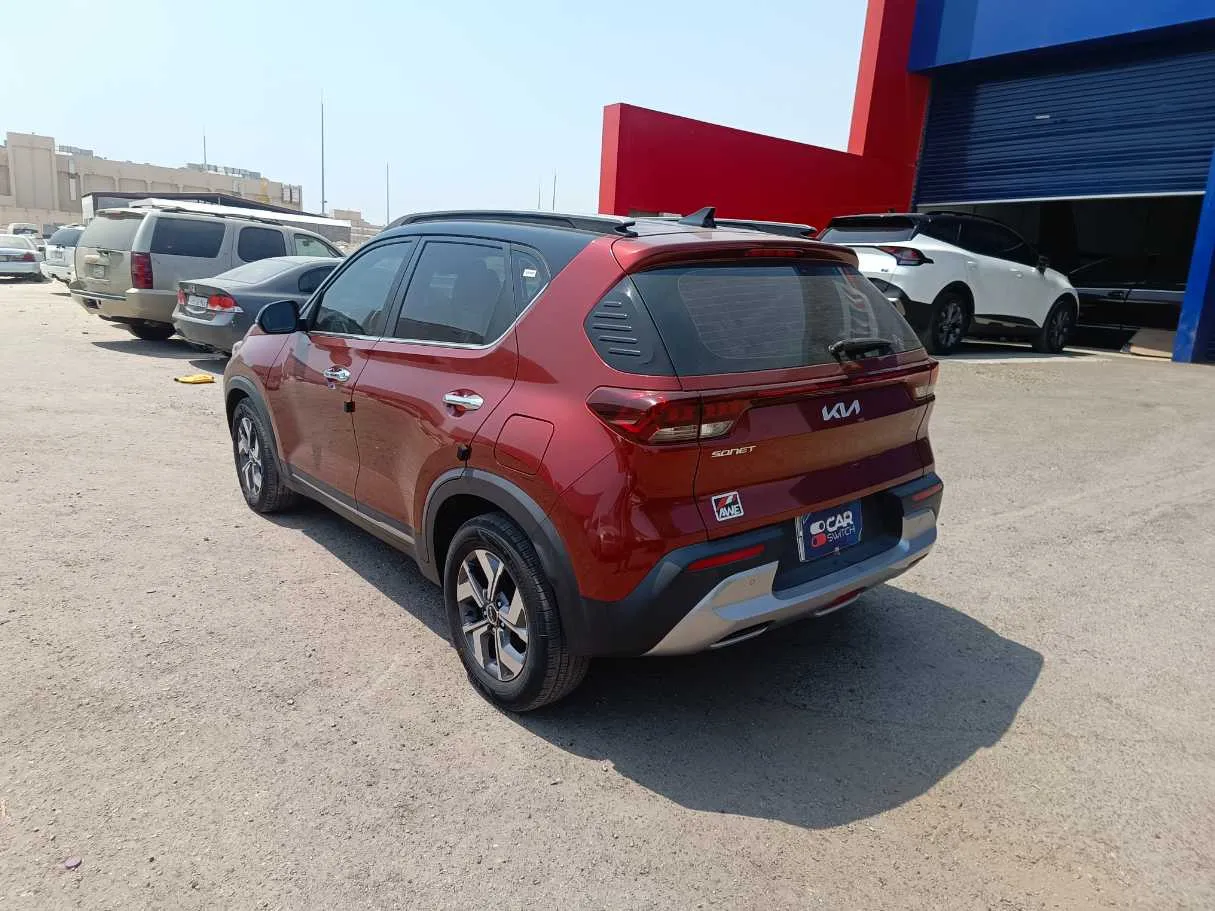 Car image 7