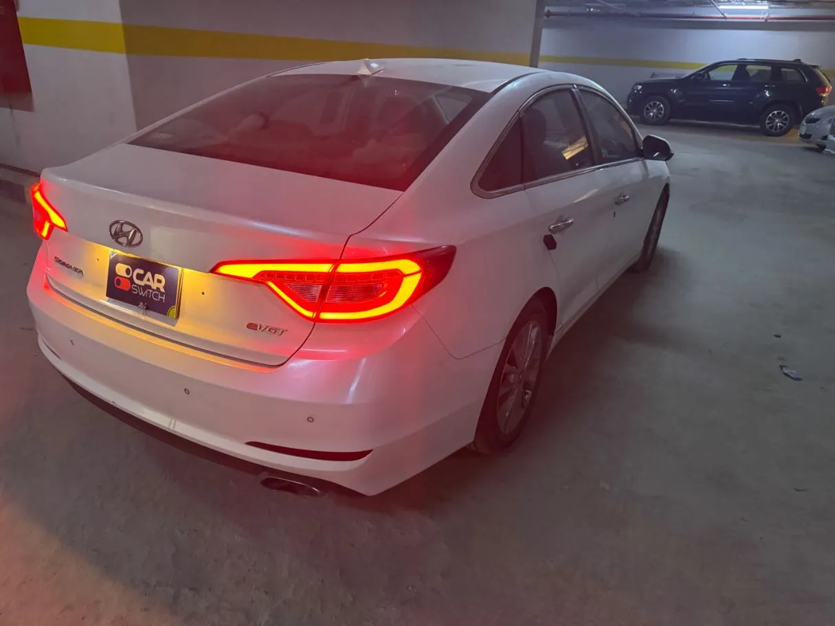 Car image 5