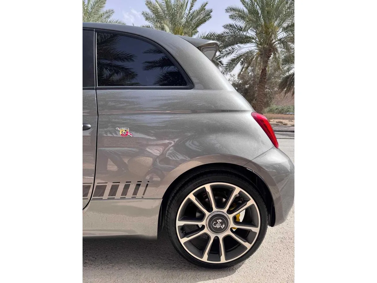Car image 9