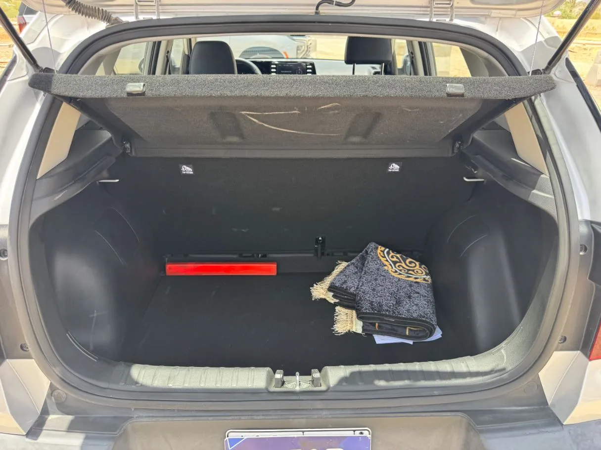 Car image 19