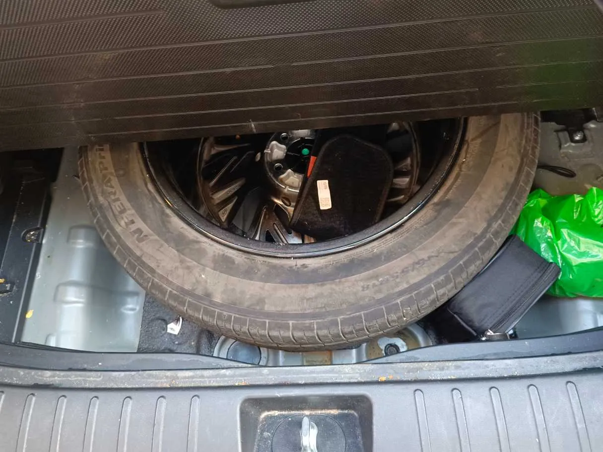 Car image 32