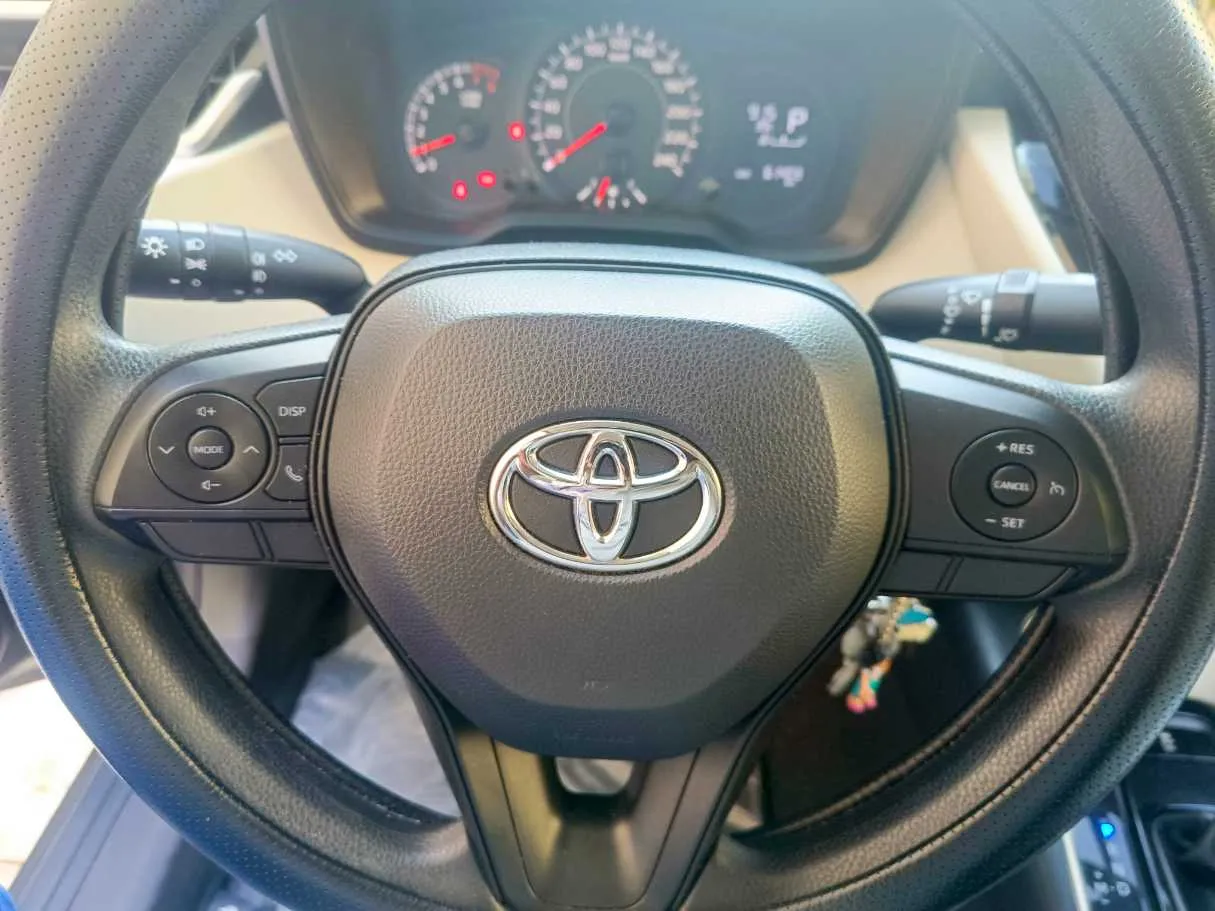 Car image 24