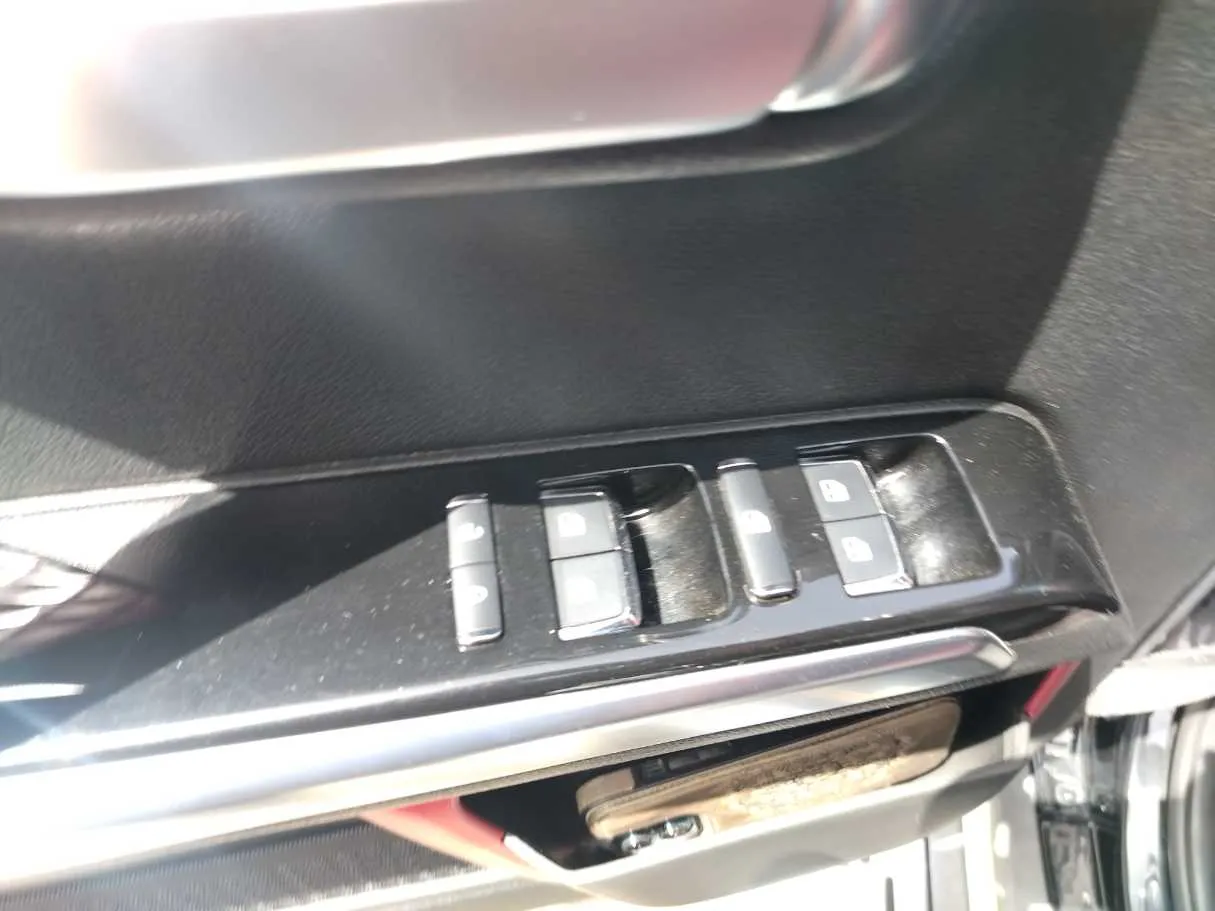 Car image 38