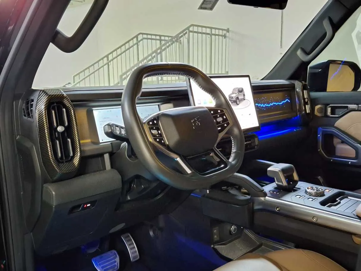 Car image 11