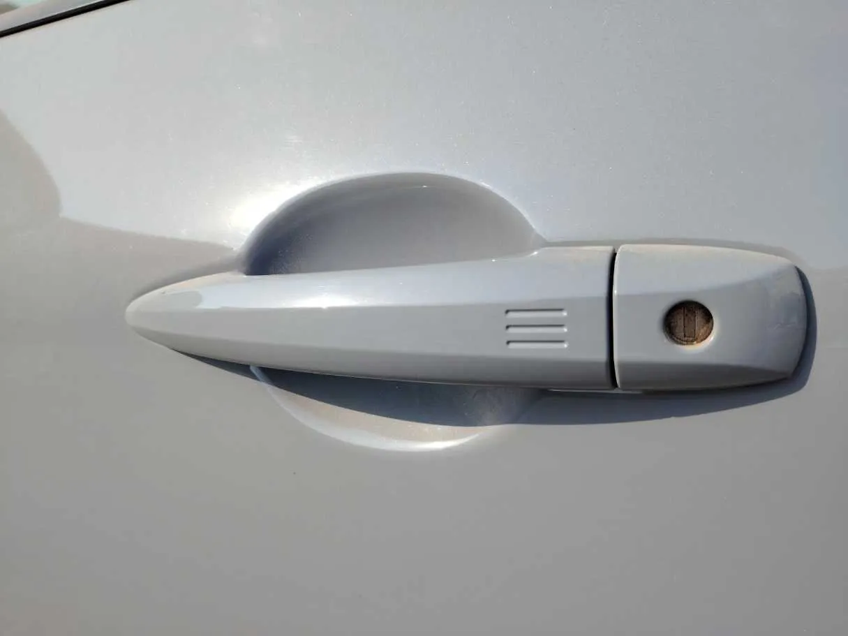 Car image 30