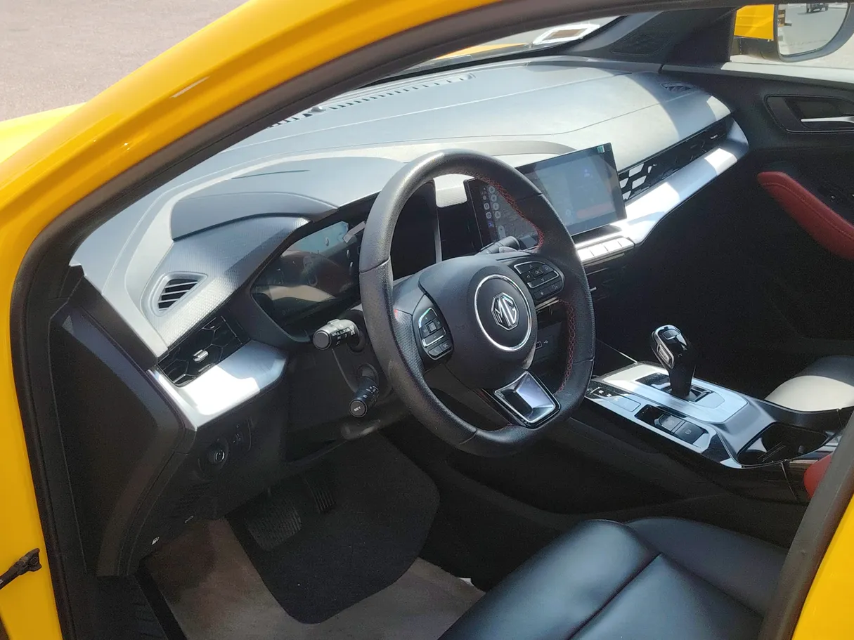 Car image 13