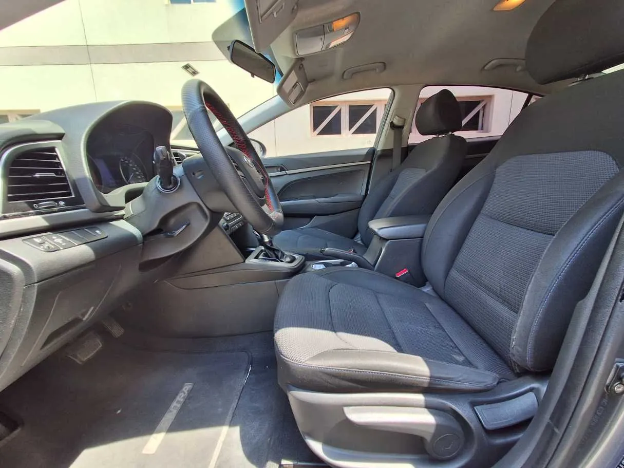 Car image 12
