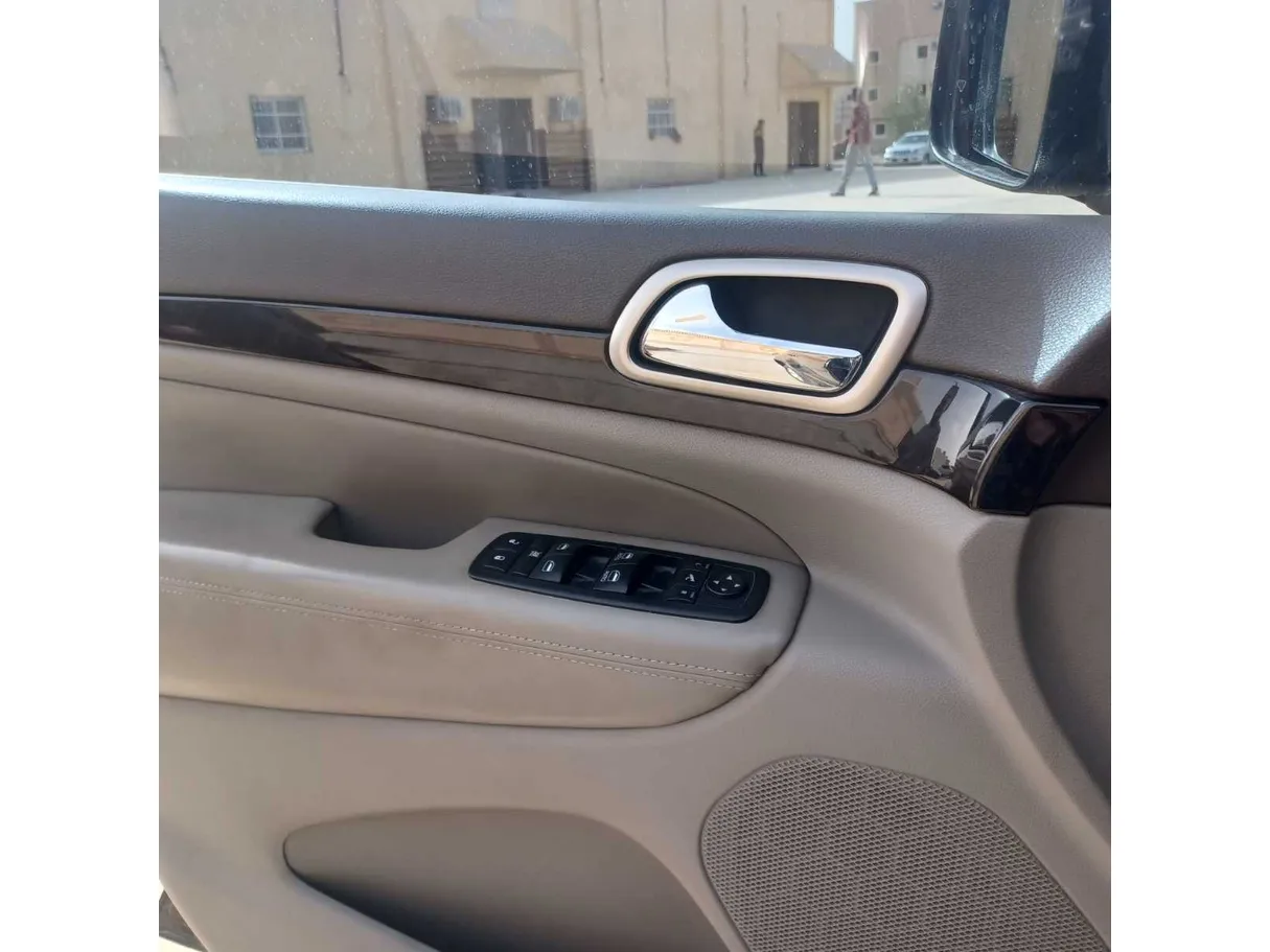 Car image 26