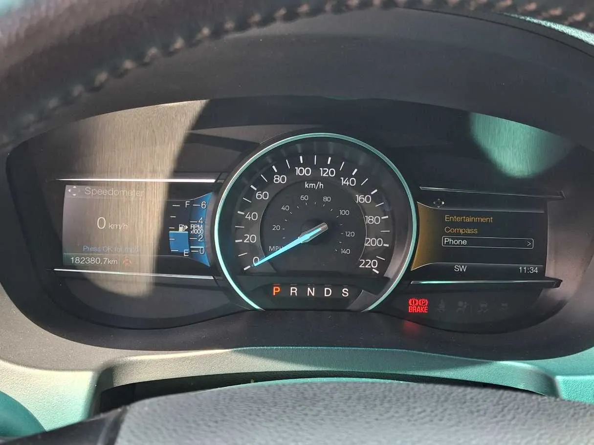 Car image 18