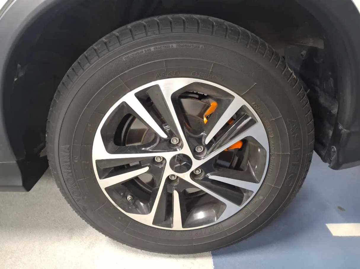 Car image 9