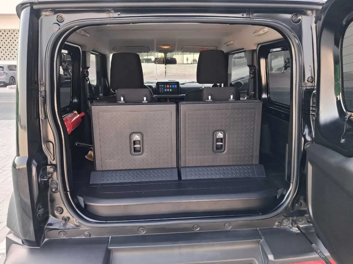 Car image 18