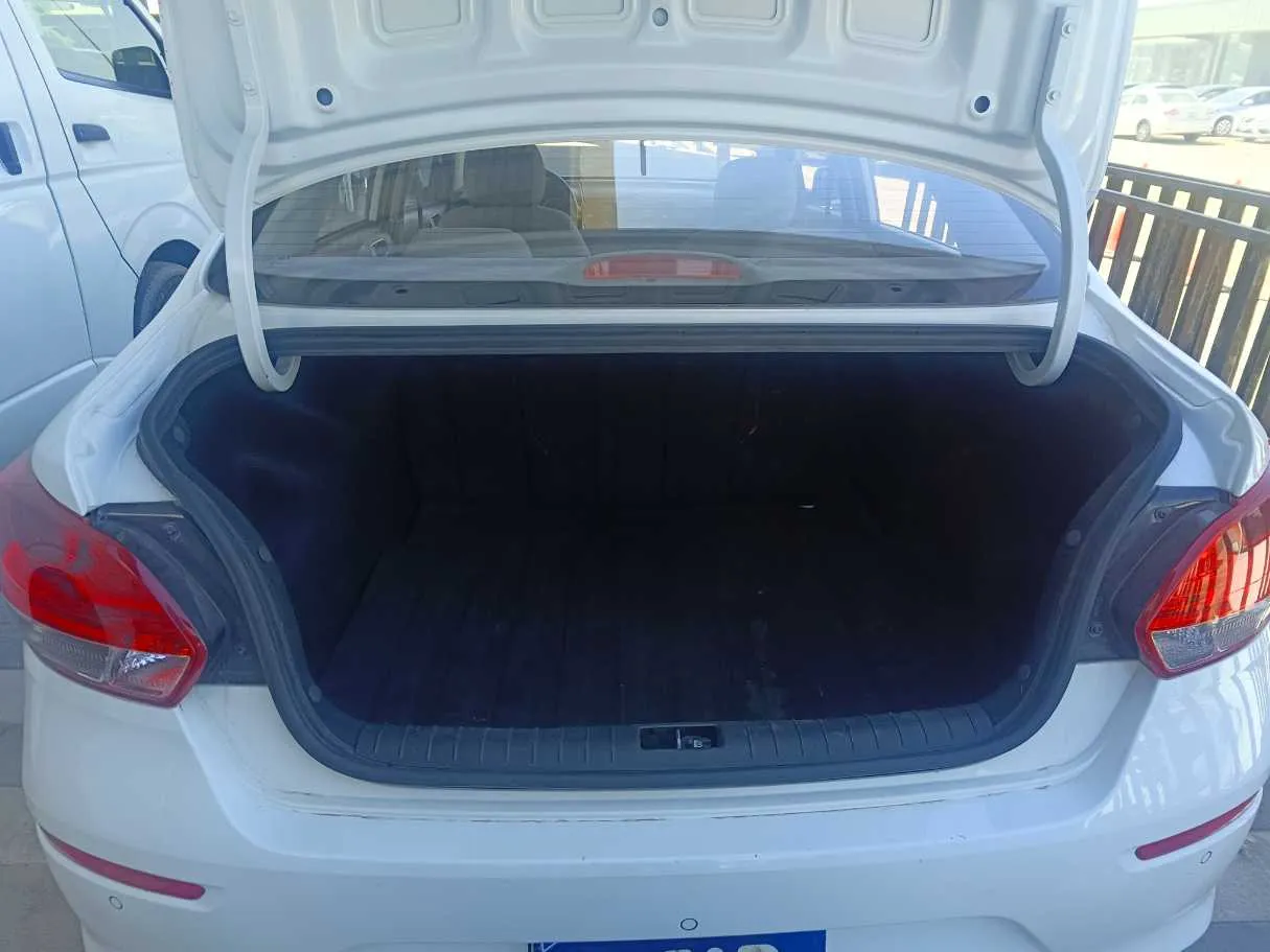Car image 15
