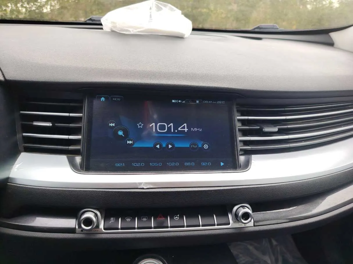 Car image 19