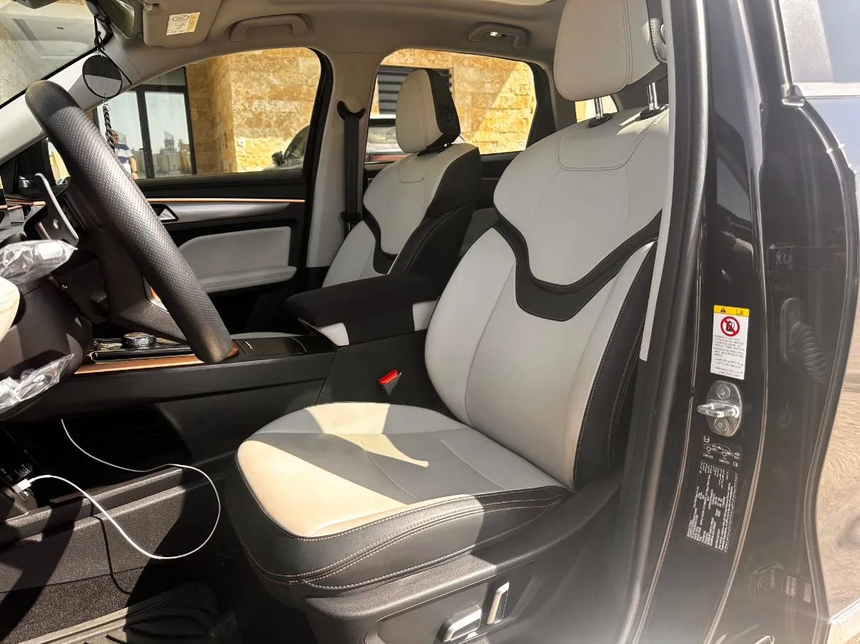 Car image 12