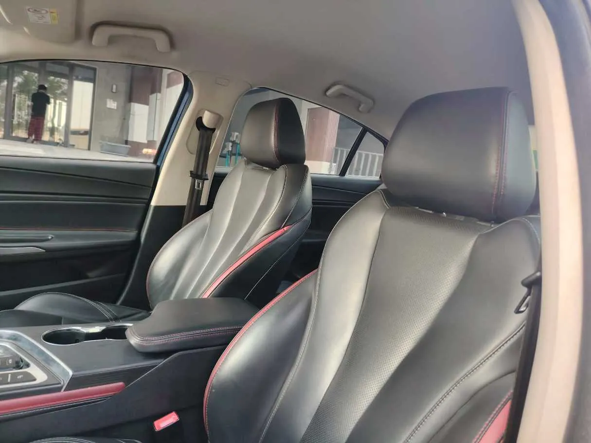 Car image 15