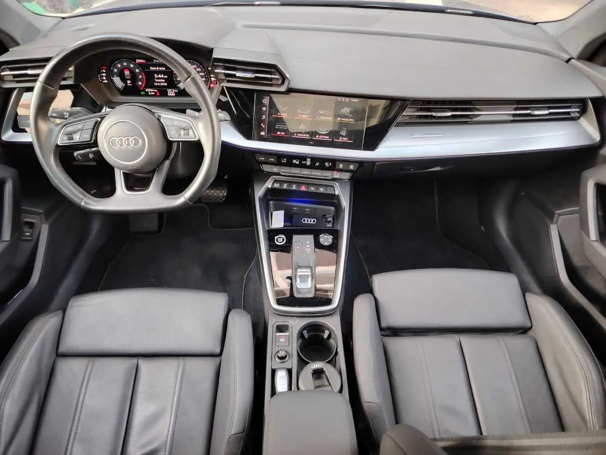 Car image 17