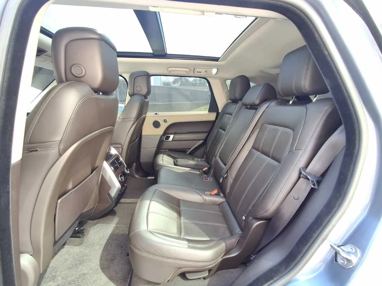 Car image 13