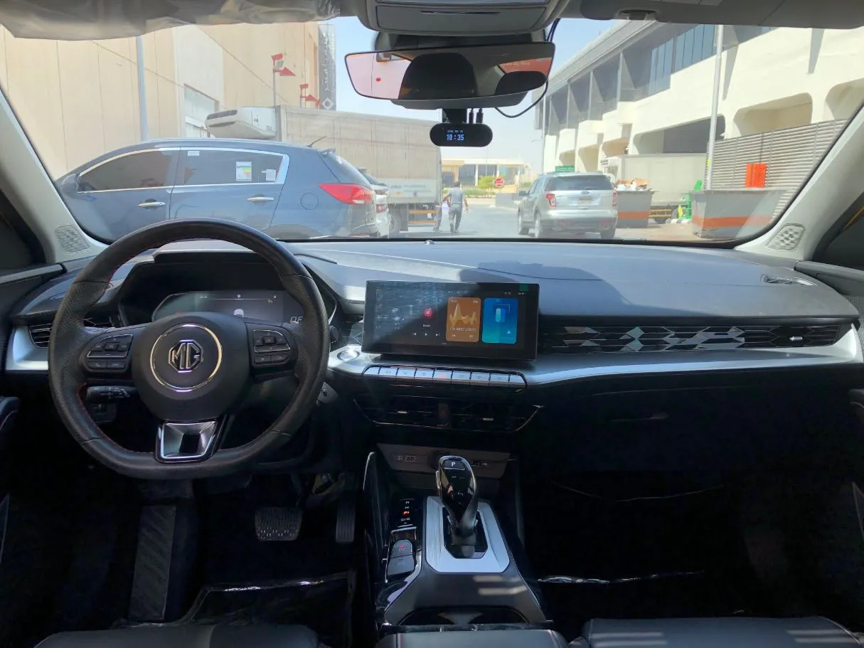 Car image 15