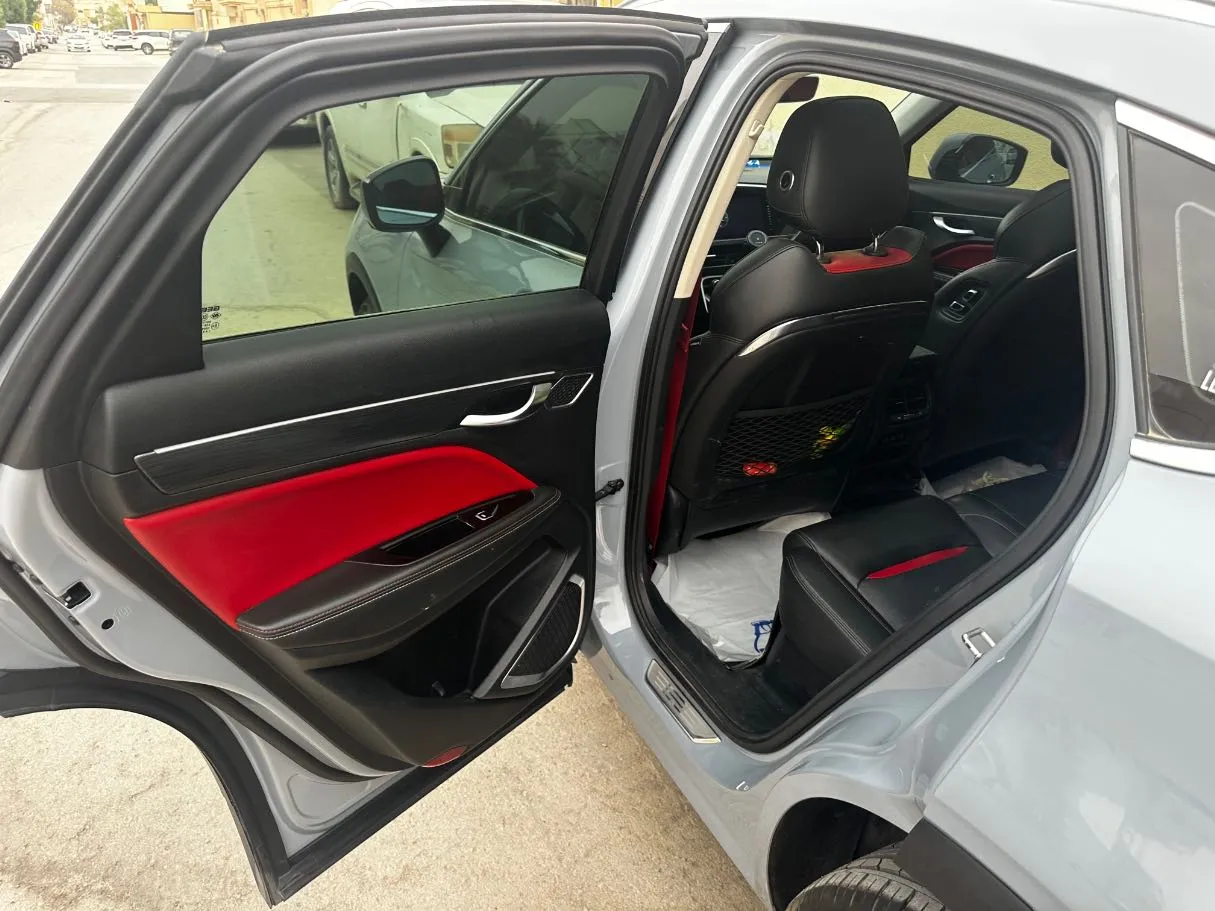 Car image 13