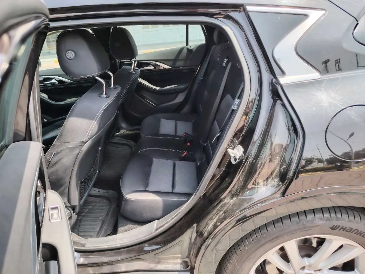 Car image 15