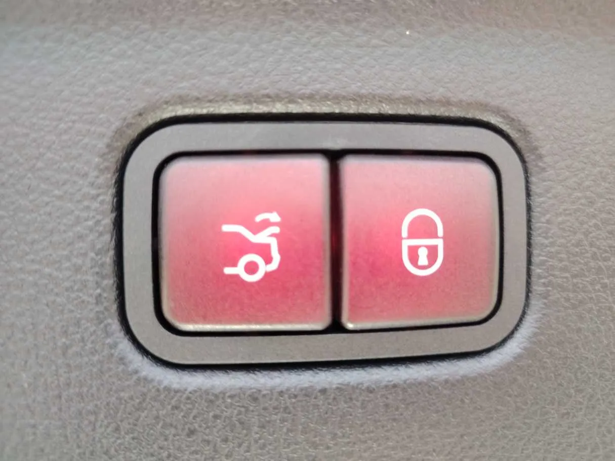 Car image 38
