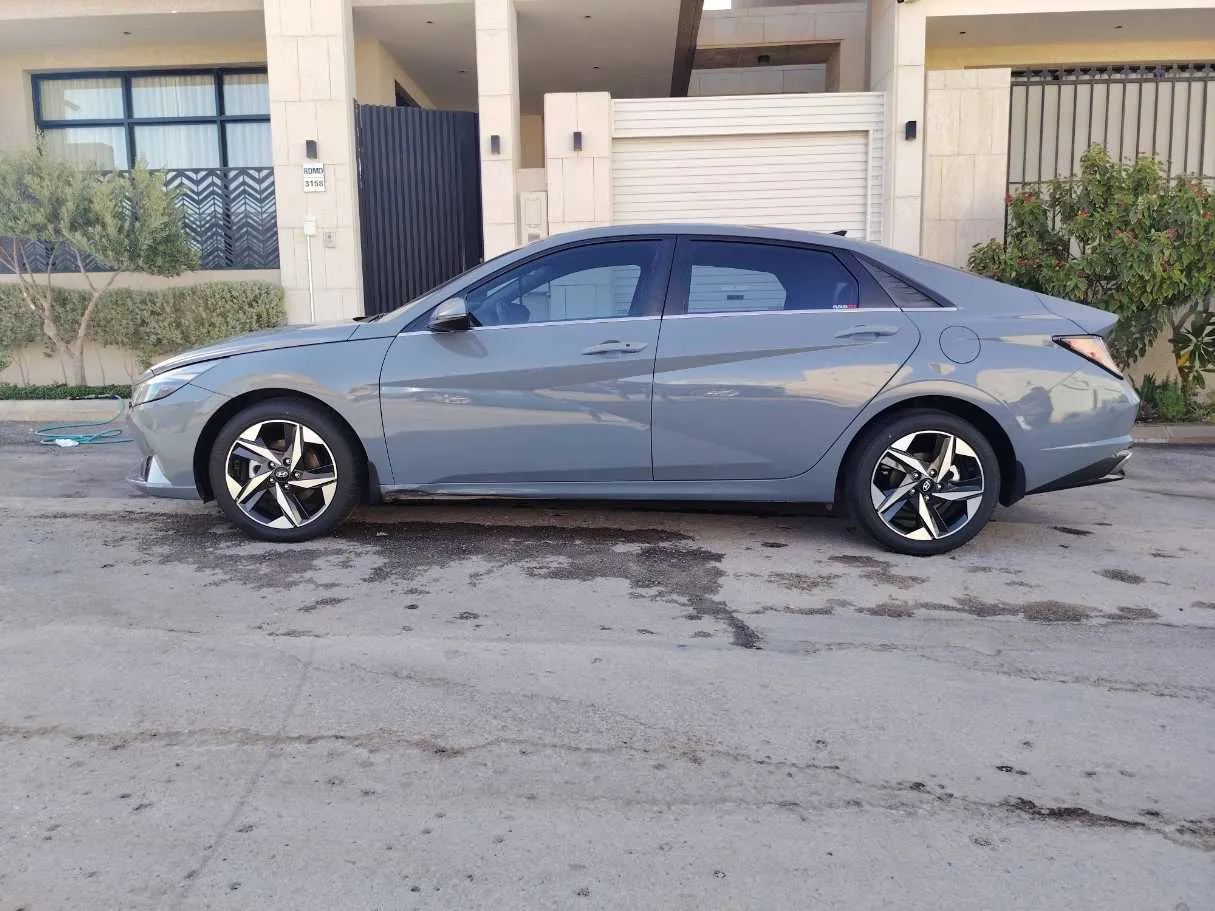Car image 8