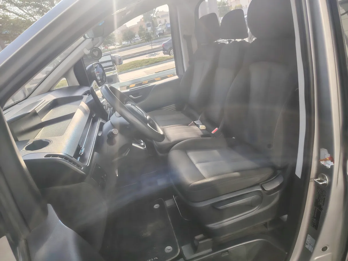 Car image 13